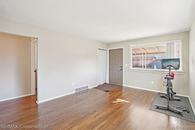 5578 Grindley Park Street, Dearborn Heights, MI 48125