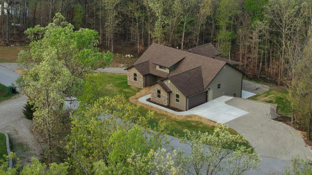 235 Kings Way Drive, Marshfield, MO 65706