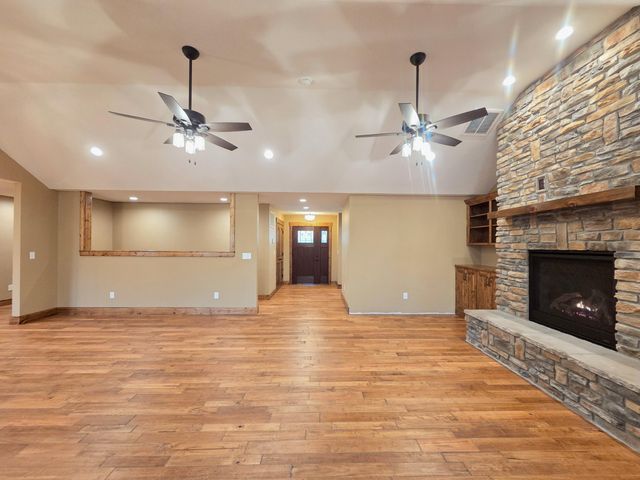 235 Kings Way Drive, Marshfield, MO 65706
