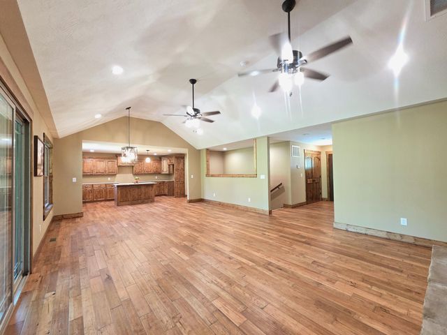 235 Kings Way Drive, Marshfield, MO 65706