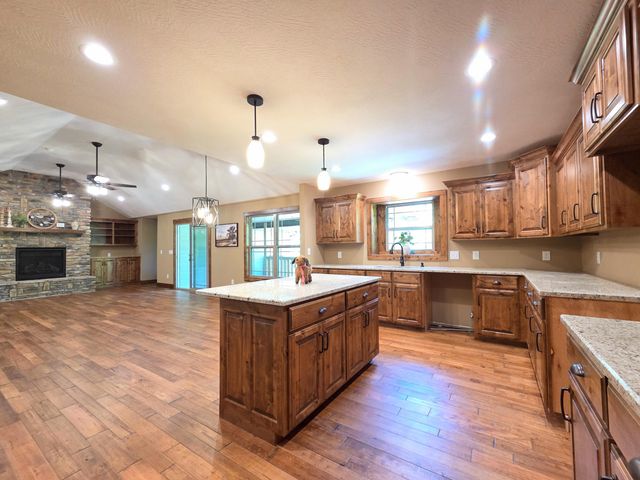 235 Kings Way Drive, Marshfield, MO 65706