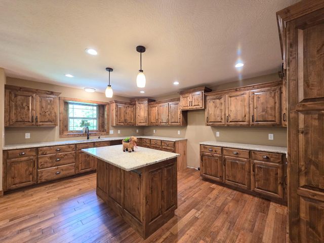 235 Kings Way Drive, Marshfield, MO 65706