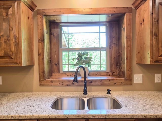 235 Kings Way Drive, Marshfield, MO 65706