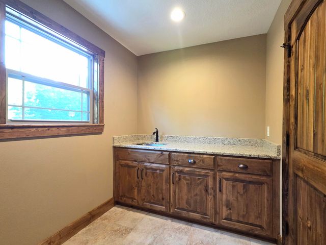 235 Kings Way Drive, Marshfield, MO 65706