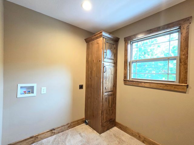 235 Kings Way Drive, Marshfield, MO 65706