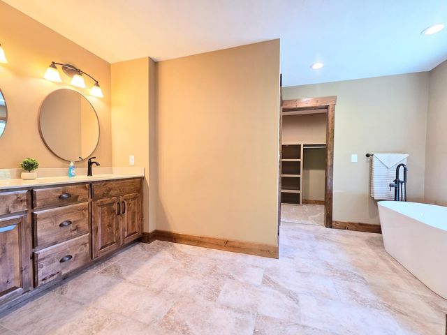235 Kings Way Drive, Marshfield, MO 65706