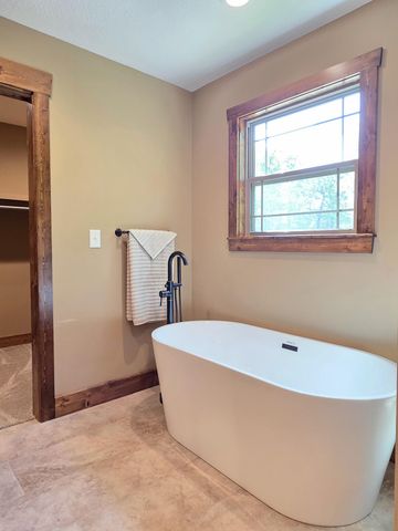 235 Kings Way Drive, Marshfield, MO 65706