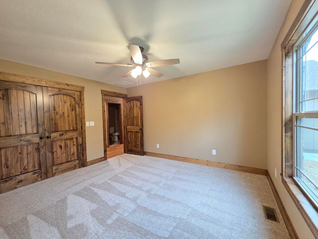 235 Kings Way Drive, Marshfield, MO 65706
