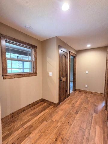 235 Kings Way Drive, Marshfield, MO 65706