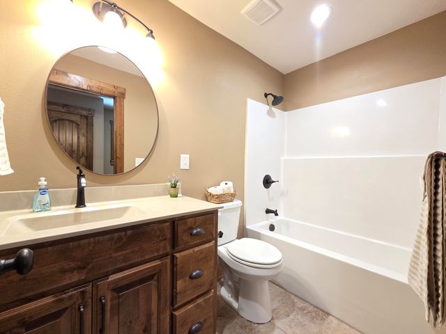 235 Kings Way Drive, Marshfield, MO 65706