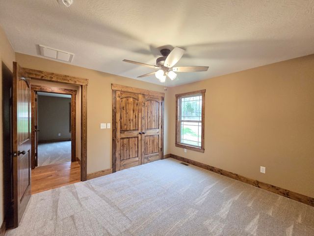 235 Kings Way Drive, Marshfield, MO 65706