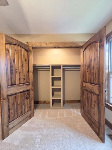 235 Kings Way Drive, Marshfield, MO 65706