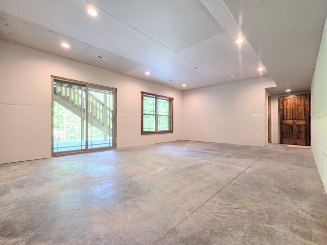 235 Kings Way Drive, Marshfield, MO 65706