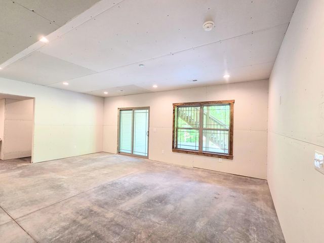 235 Kings Way Drive, Marshfield, MO 65706
