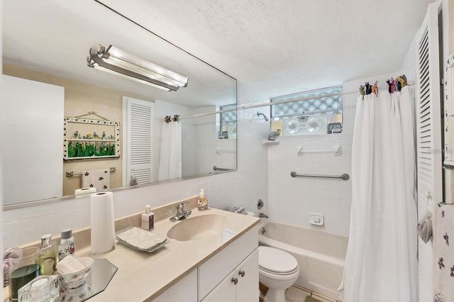 4350 CHATHAM DRIVE 106, Longboat Key, FL 34228