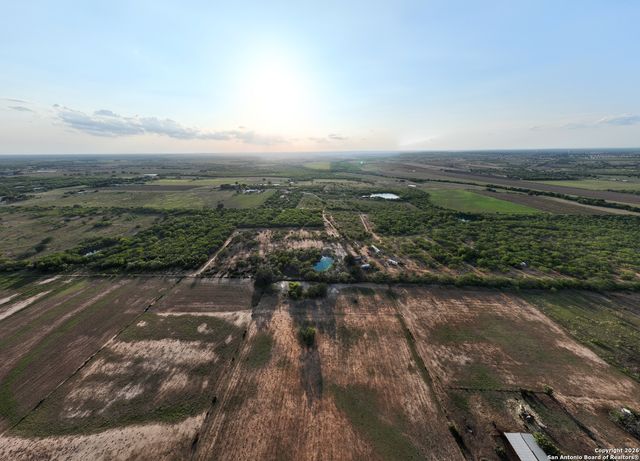 760 N GREYTOWN RD, St Hedwig, TX 78152