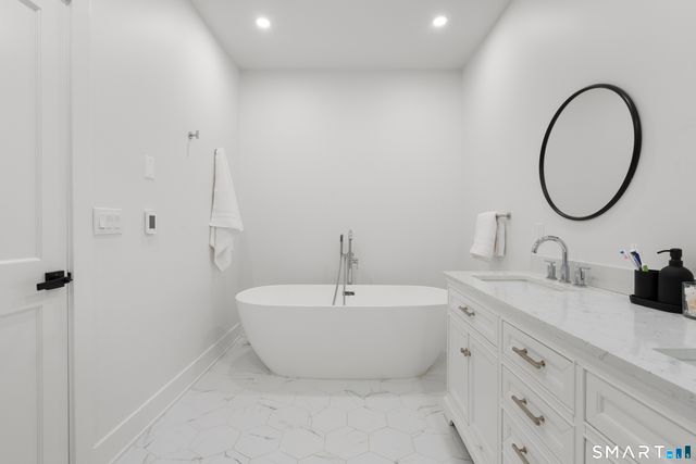 8 Rising Road, Norwalk, CT 06850