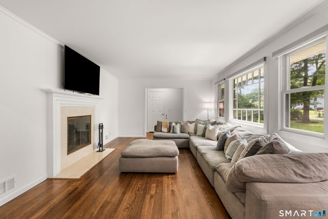 8 Rising Road, Norwalk, CT 06850