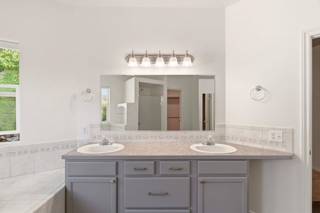 101 S Wright Ct, Liberty Lake, WA 99019