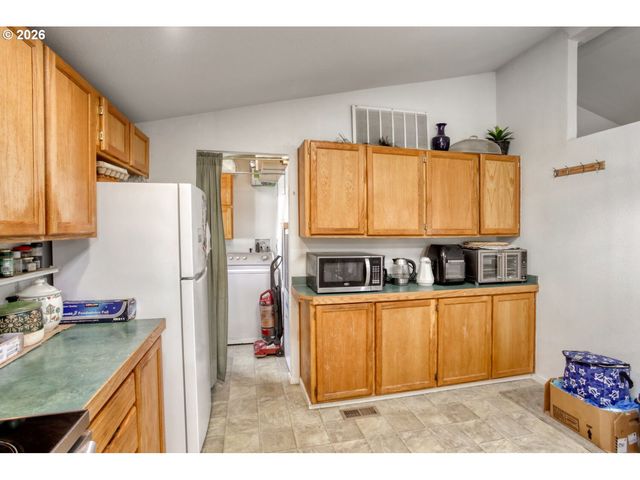1901 Se MINTER BRIDGE Rd, Hillsboro, OR 97123