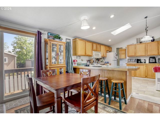 1901 Se MINTER BRIDGE Rd, Hillsboro, OR 97123