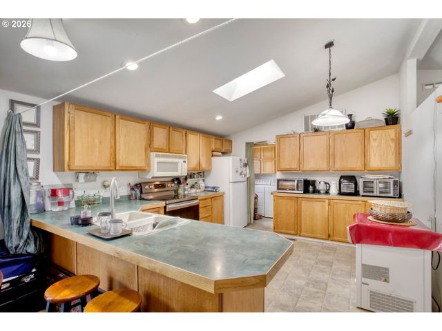 1901 Se MINTER BRIDGE Rd, Hillsboro, OR 97123
