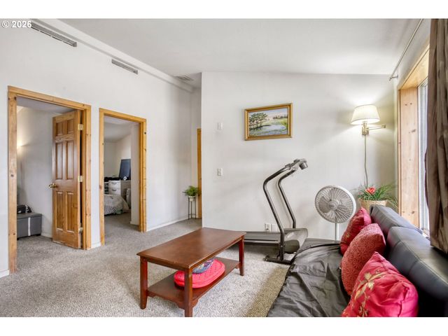 1901 Se MINTER BRIDGE Rd, Hillsboro, OR 97123