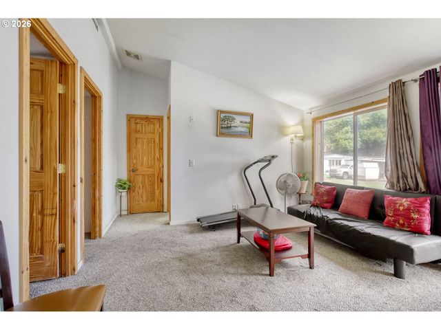 1901 Se MINTER BRIDGE Rd, Hillsboro, OR 97123