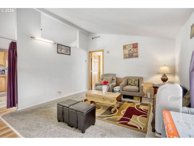 1901 Se MINTER BRIDGE Rd, Hillsboro, OR 97123