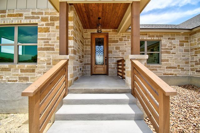 200 Castle Pines Dr, Kerrville, TX 78028