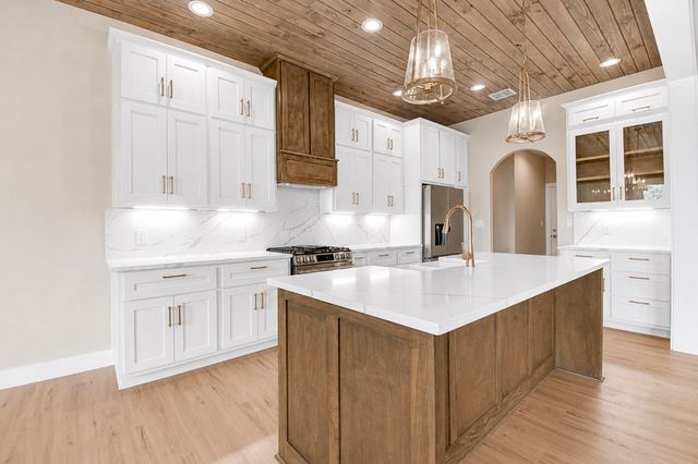 200 Castle Pines Dr, Kerrville, TX 78028