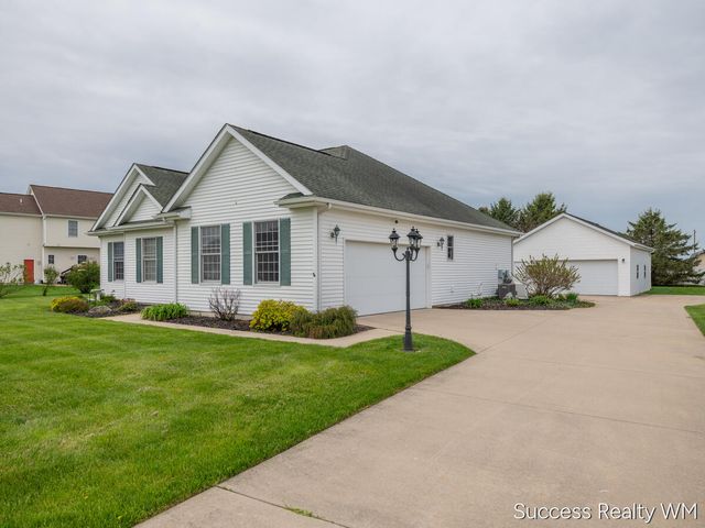 27836 Manchester Circle, Paw Paw, MI 49079