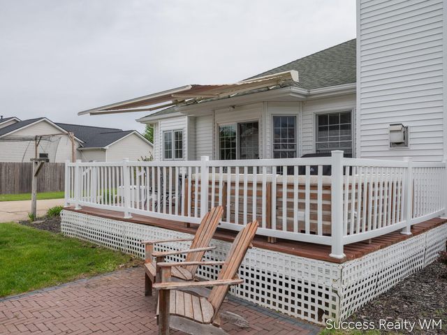 27836 Manchester Circle, Paw Paw, MI 49079