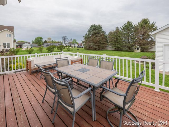 27836 Manchester Circle, Paw Paw, MI 49079