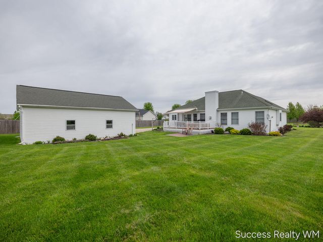 27836 Manchester Circle, Paw Paw, MI 49079