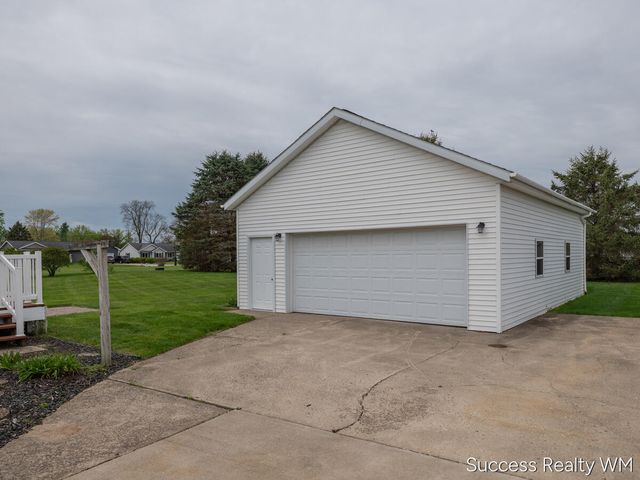 27836 Manchester Circle, Paw Paw, MI 49079