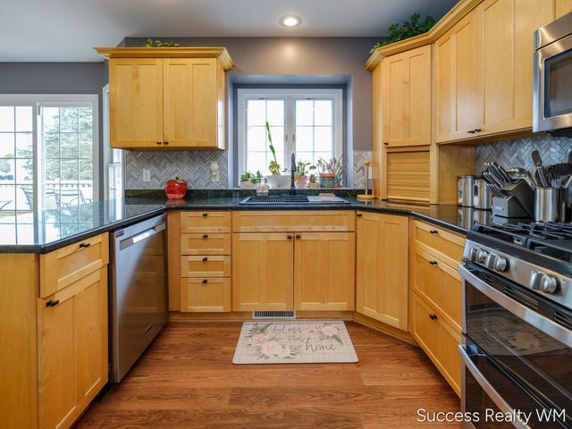 27836 Manchester Circle, Paw Paw, MI 49079