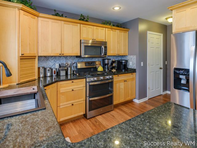 27836 Manchester Circle, Paw Paw, MI 49079