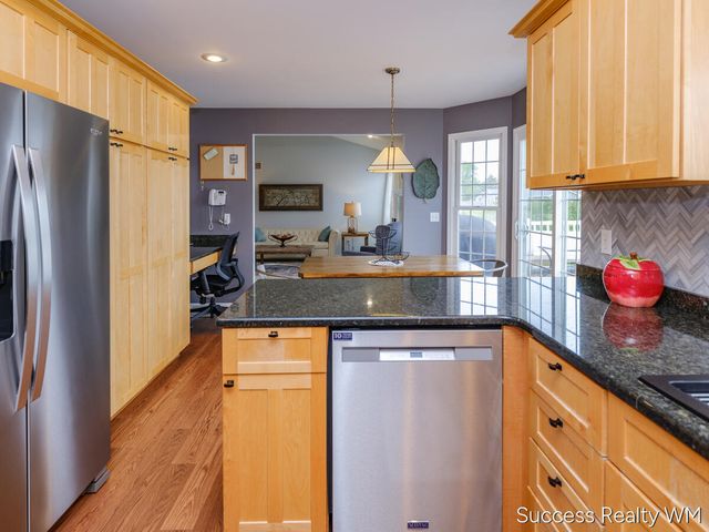 27836 Manchester Circle, Paw Paw, MI 49079