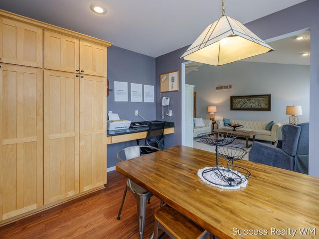 27836 Manchester Circle, Paw Paw, MI 49079