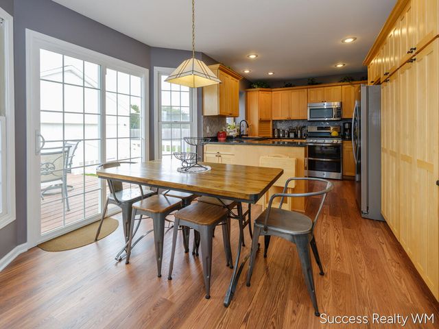 27836 Manchester Circle, Paw Paw, MI 49079