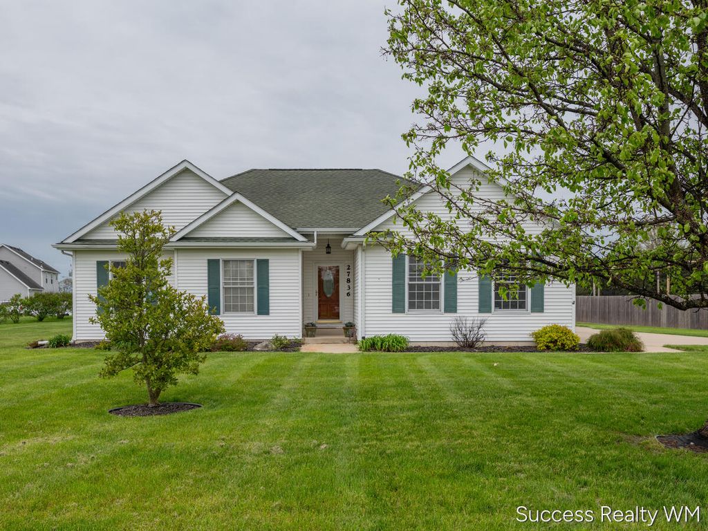 27836 Manchester Circle, Paw Paw, MI 49079