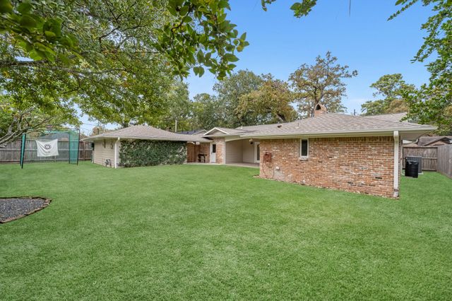 10211 Candlewood Drive, Houston, TX 77042