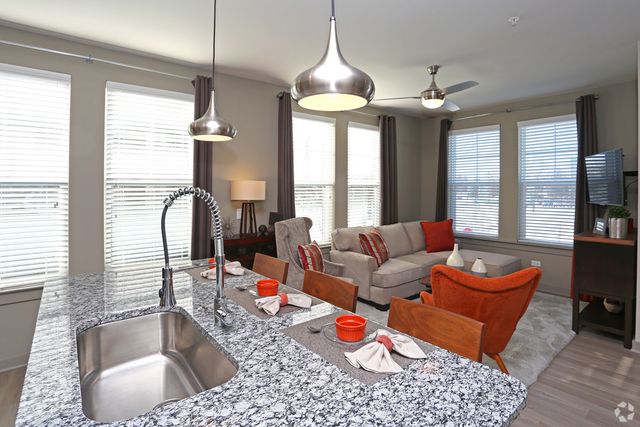 680 E Algonquin Road 1201, Schaumburg, IL 60173