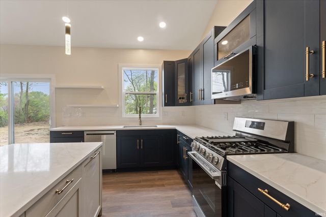 2411 Wildflower Cove, Mishawaka, IN 46545