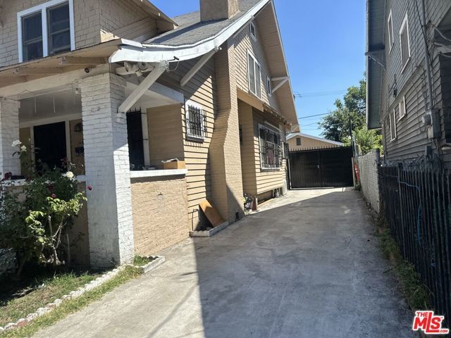 1666 Roosevelt Avenue, Los Angeles, CA 90006