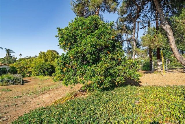 1960 Elevado Road, Vista, CA 92084