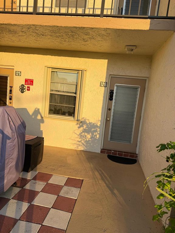 130 Lake Meryl Drive 126, West Palm Beach, FL 33411