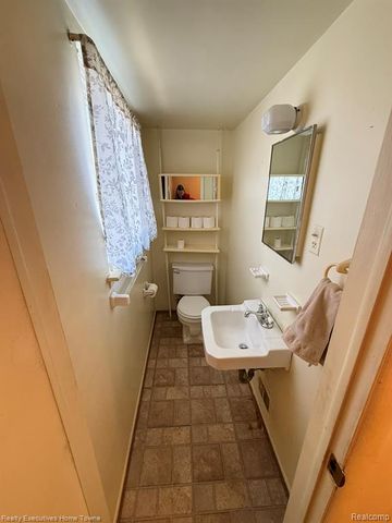 25968 Jeanette, Roseville, MI 48066