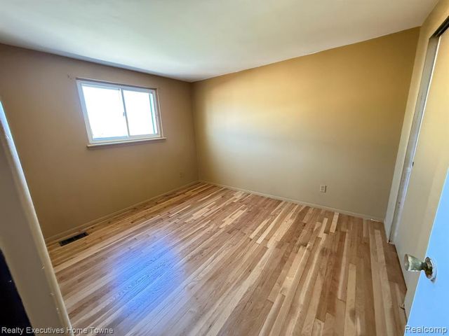 25968 Jeanette, Roseville, MI 48066